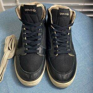 Gravis black men’s Lowdown Hi Cut hemp skate shoes size 11.5